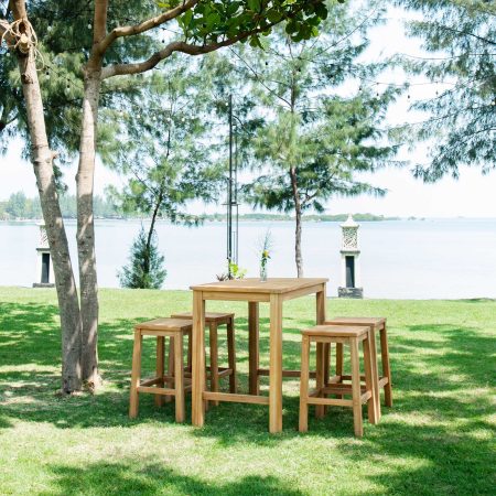 Outdoor Bar Tables & Stools